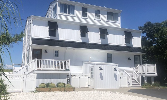 Villas Casa | BEAUTIFUL BEACHFRONT TOWNHOUSE WITH BEACH ACCESS AND OCEAN VIEWS STEPS TO BEACH