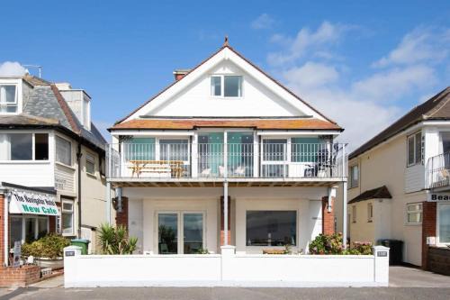 Bognor Regis Casa | Beautiful Beachfront House wth Balcony & Sea Views