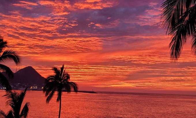 Manzanillo Condominio | Beautiful beachfront 2BR 2BA condo w/pool, patio & sunsets!
