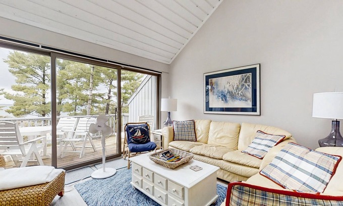Glen Arbor Casa | Beautiful beachfront townhouse with deck, water views, community firepit