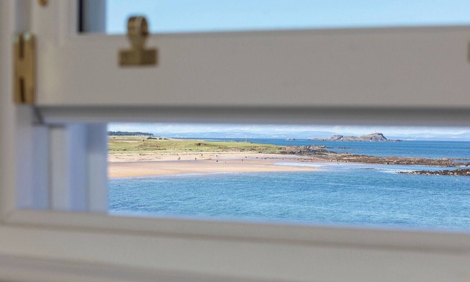 North Berwick Apartamento | Beautiful beachside villa, with uninterrupted views across to the Fife coastline. Sleeps 8.