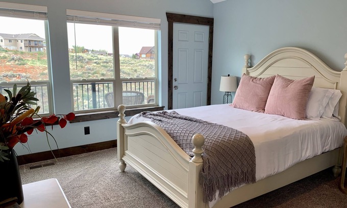 Sweetwater Cabina | ¡¡¡NUEVO LISTADO!!! Hermosa marca nueva Bear Lake Lodge - capacidad para 14