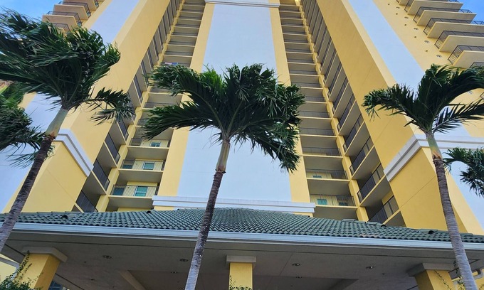 East 1st Street Condominio | Beautiful Beau Rivage Condo with Amazing Views and MANY Extras!
