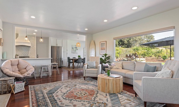 Toro Canyon Casa | Beautiful Bella Luna, near the beach, Sleeps 6 with Jacuzzi and Firepit!