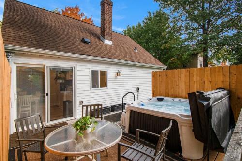 Benson Casa | Beautiful Benson Cottage with Year-Round Hot Tub