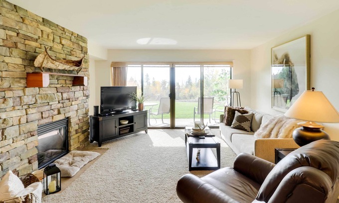 Bigfork Condominio | Beautiful Bigfork Condo w/ Hot Tub Access!