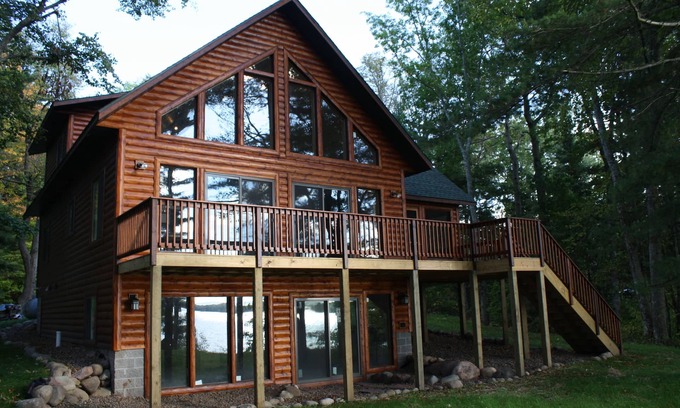 Birchwood Cabina | Hermosa cabaña Birchwood Lakeside escapada; Pesca impresionante y puestas de sol increíbles!