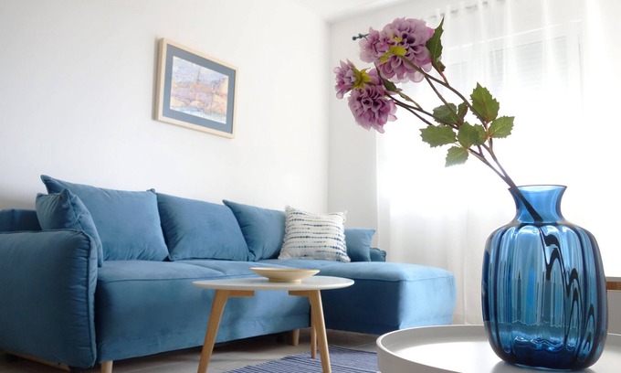 Golubovina Apartamento | Hermoso apartamento con vista al mar azul con estacionamiento gratuito