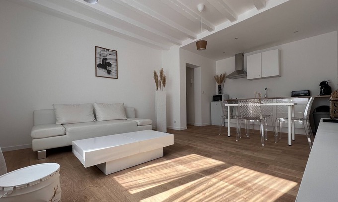 Chaumontel Apartamento | BEAUTIFUL "BOHEME CHIC" APARTMENT NEAR PARC ASTERIX, CDG AIRPORT, CHANTILLY