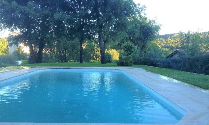 La Bouilladisse Apartamento | Beautiful Bouilladisse house with large garden and swimming pool
