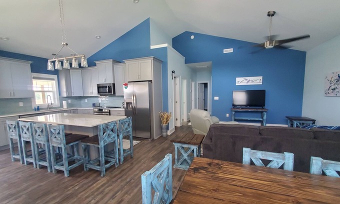 Castle Hayne Cabaña | Beautiful Brand New 2 Bedroom 2 Full Bath Cottage! Close to Beaches and city