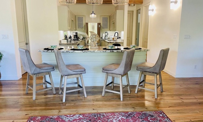 Palmetto Bay Casa | Beautiful Breezy Bright. Gated Beach Community, Pool, Restaurant, Diving