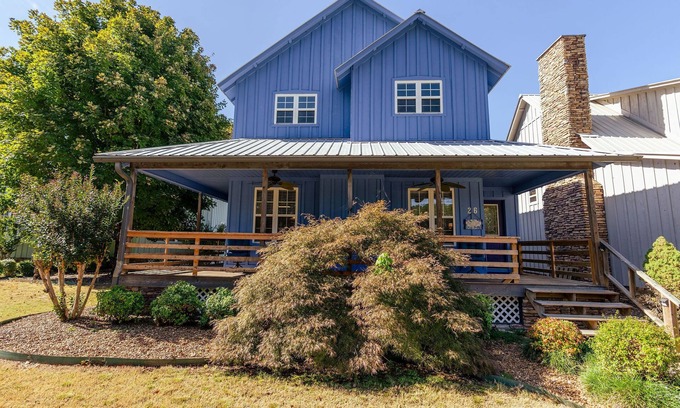 Heber Springs Casa | Beautiful, Bright Home Steps From Little Red River