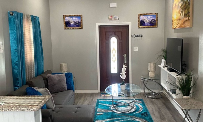 North Palmetto Point Cabaña | Beautiful 1BR cottage in North Palmetto Point w/ A/C, Wi-Fi, washer & dryer