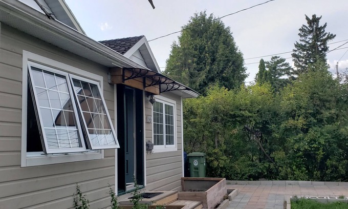 Pointe Claire Casa | Beautiful bungalow in a very friendly and quite neighborhood. Close to amenities