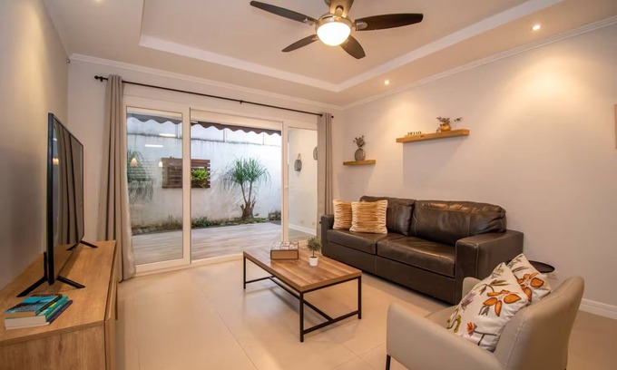 Escazú Condominio | Beautiful Condo just steps from Avenida Escazu in an unbeatable location