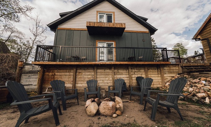 Division No. 10 Cabina | Beautiful Cabin on the Water