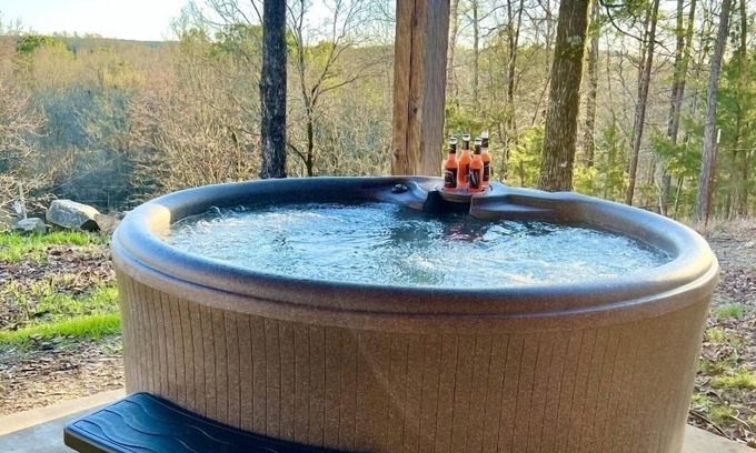 Hatton Cabina | Beautiful Cabin. Gillham lake. Enjoy the Hot Tub