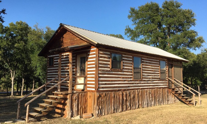 Prairie Lea Cabina | Beautiful Cabin on the San Marcos River at Son's Blue River Camp! - L1