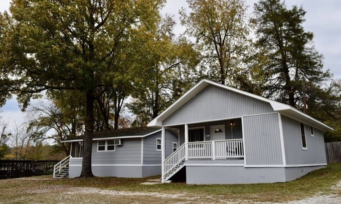 Mid America Cabina | Beautiful cabin steps away from the water