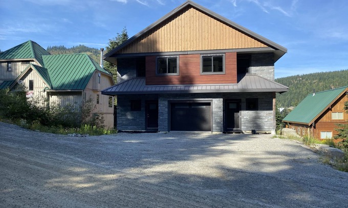 Hemlock Valley Casa | Beautiful cabin with hot tub, steam room, deck & directly across from ski lifts