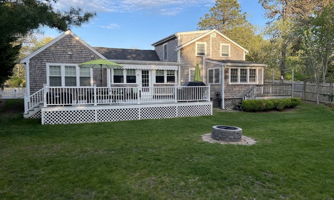 West Hyannisport Casa | Beautiful Cape House with just a Short Walk to the Beach.