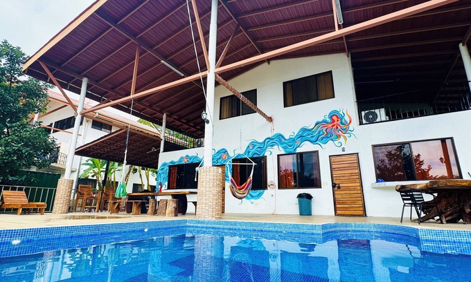 Puerto Carrillo Condominio | Condominio junto a la piscina de Carillo con aire acondicionado. Ubicación+