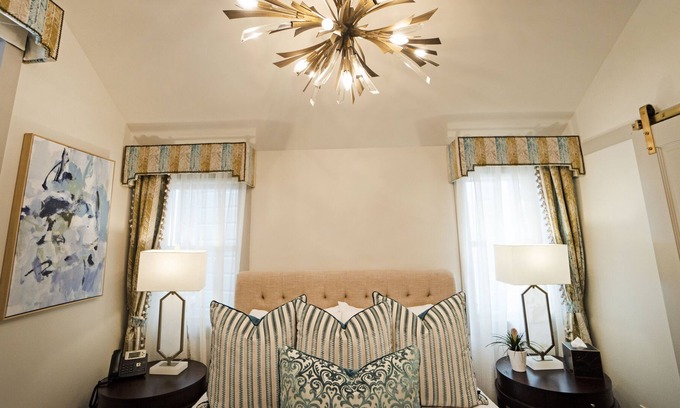 Napa Chalet De Esquí | Beautiful Carriage House on a mansion downtown Napa.