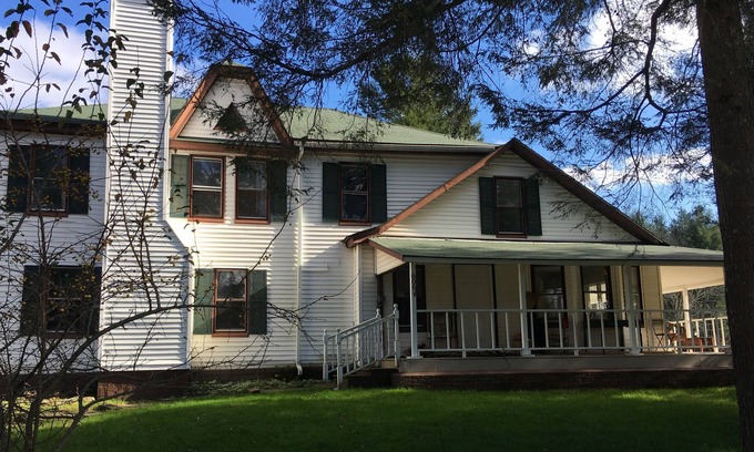 Jeffersonville Otro | Hermosa casa de campo Catskills, tina caliente de leña! 5 hectáreas con estanque, bosque.