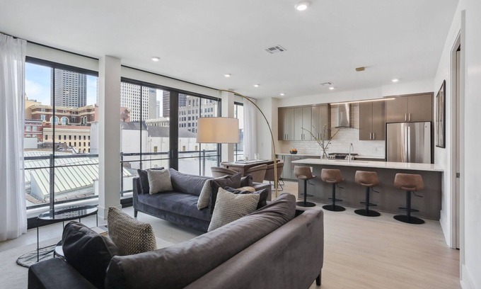 Central Business District Hotel | Beautiful CBD Condos with Balcony at The Moderne