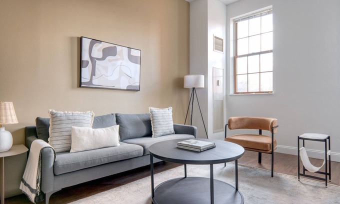 Central Square Apartamento | Beautiful Central Square 2BR nr T, by Blueground