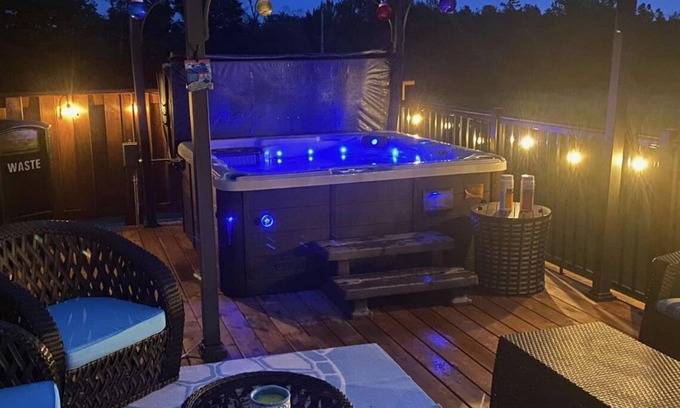 Cornwall Casa | Beautiful centrally located home w/hot tub. Pet friendly!