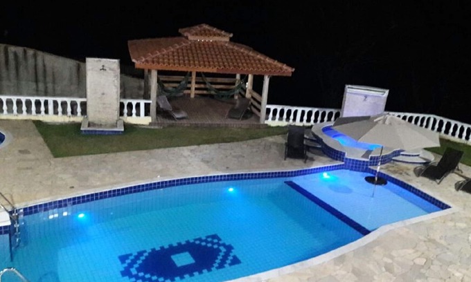 Mairinque Casa | Linda Chácara con 7 dormitorios y 8 baños en condominio de lujo