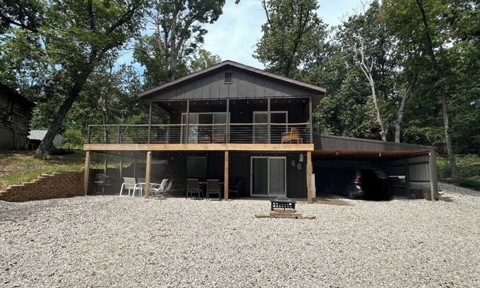 Lake of the Ozarks Chalet De Esquí | Beautiful chalet with lake access and close to entertainment! Bring the family!