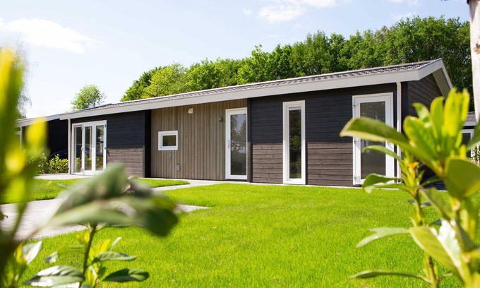 Municipality of Veldhoven Chalet De Esquí | Beautiful Chalet With Airco, in a Holiday Park
