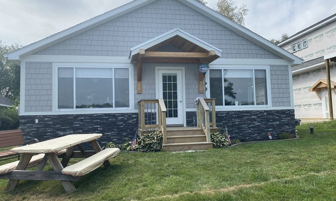 Paw Paw Casa | Beautiful & charming 3 bedroom lake house!