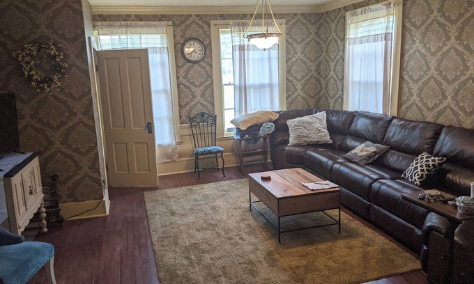 Wellsville Casa | Beautiful circa 1870's home 3 bedrooms with tvs, mini fridges, Roku/amazon tv