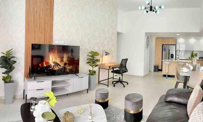 Viejo Arroyo Hondo Apartamento | Beautiful City Center Condo, King bed, Pool, Gym and Social Area with Spectacular Views