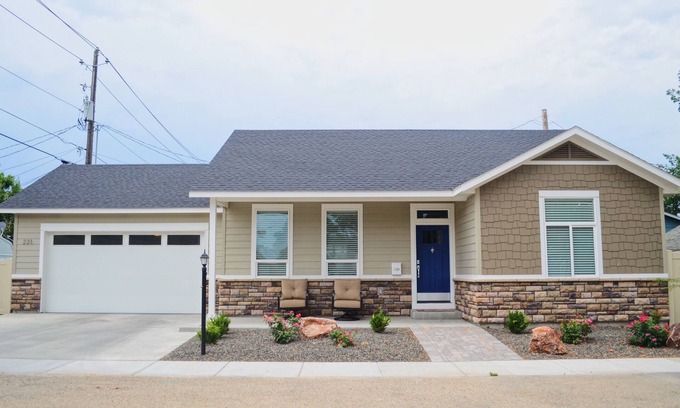 Meridian Casa | Beautiful & clean 2 Bed/2 bath home in downtown Meridian!