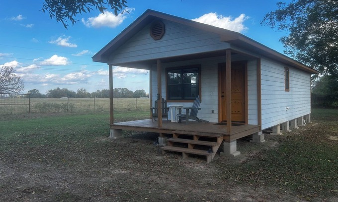 New Boston Cabina | Beautiful, clean & cozy White House Cabin #3 near New Boston Texas