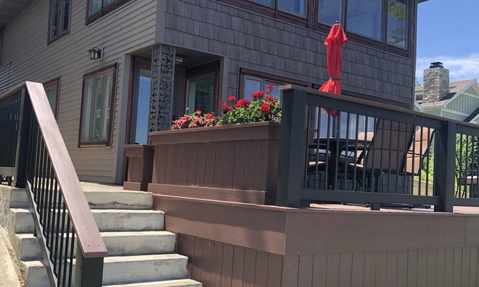Clear Lake Casa | Hermosa Clear Lake 4 dormitorios casa frente al lago en Fremont, Indiana!