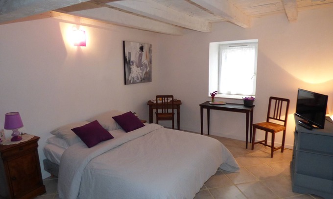 Saint-Pierre-Roche Casa | Hermosa y acogedora habitación en el campo