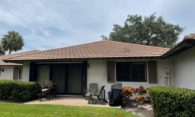 Hunt Club Cabaña | Beautiful Cottage located inside PGA National