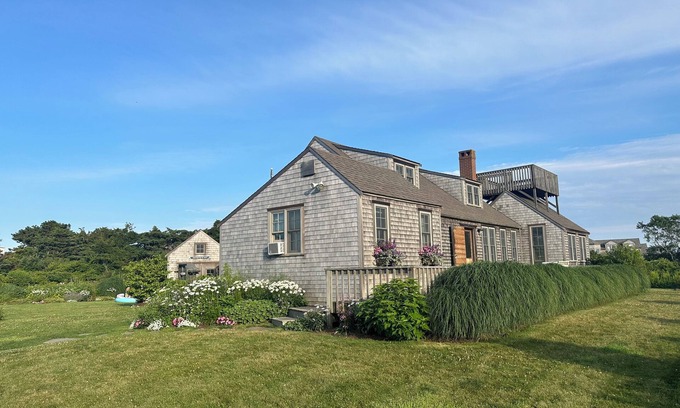 Nantucket Casa | Beautiful Coastal Home, steps from Cisco Beach