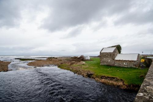 Tullaghan Casa | Beautiful coastal house at the Drowes Rivermouth