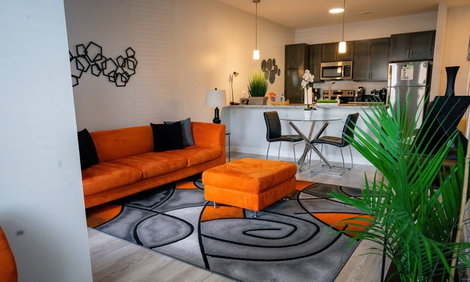 St. Peters Condominio | Beautiful & Comfortable1b/1ba Condo-+24 hr Gym +Onsite Pkng+Close to Stores