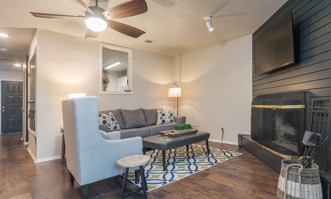 Little Rock Condominio | Beautiful, Comfy & Convenient Condo!