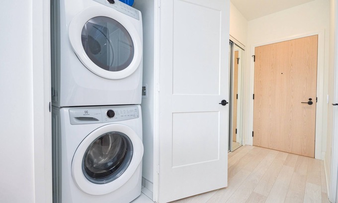 Downsview Condominio | Beautiful Condo 2 Bed 2 Bath Close to All Highways