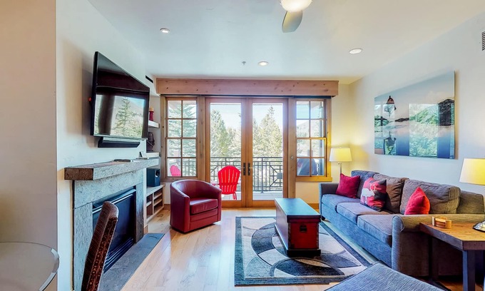 Elkhorn Village Condominio | Hermoso condominio con acceso a piscinas compartidas, jacuzzis y más, ¡cerca del esquí!