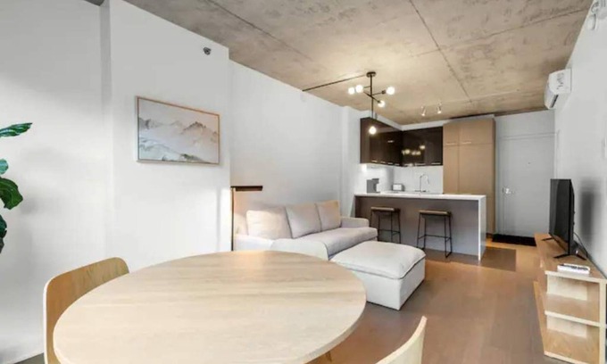 Cite Multimedia Apartamento | Beautiful Condo in Griffintown